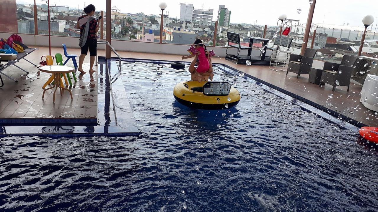 City Hotel Tasikmalaya Eksteriør billede